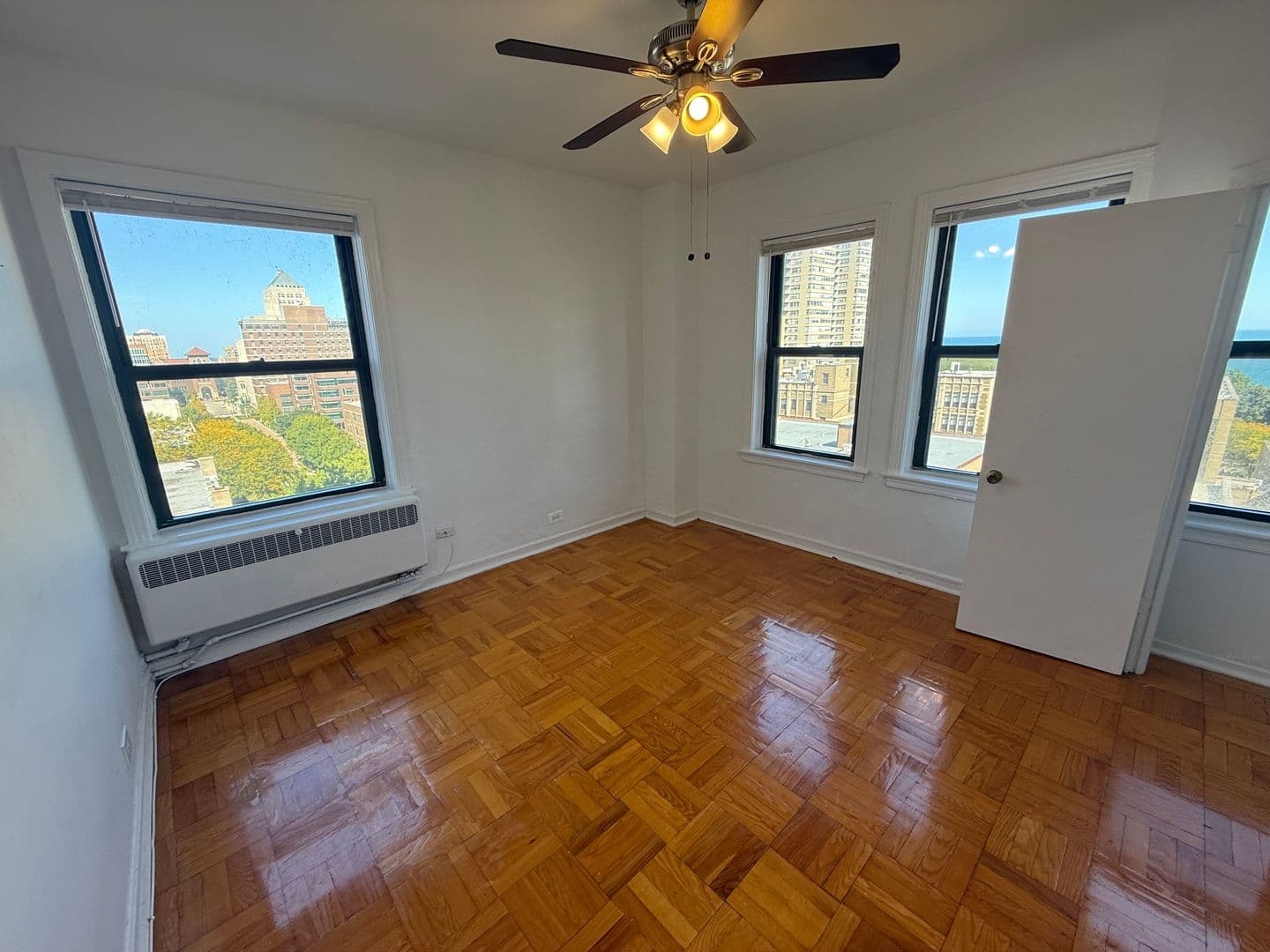 Chicago Apartment: 6230 N Kenmore