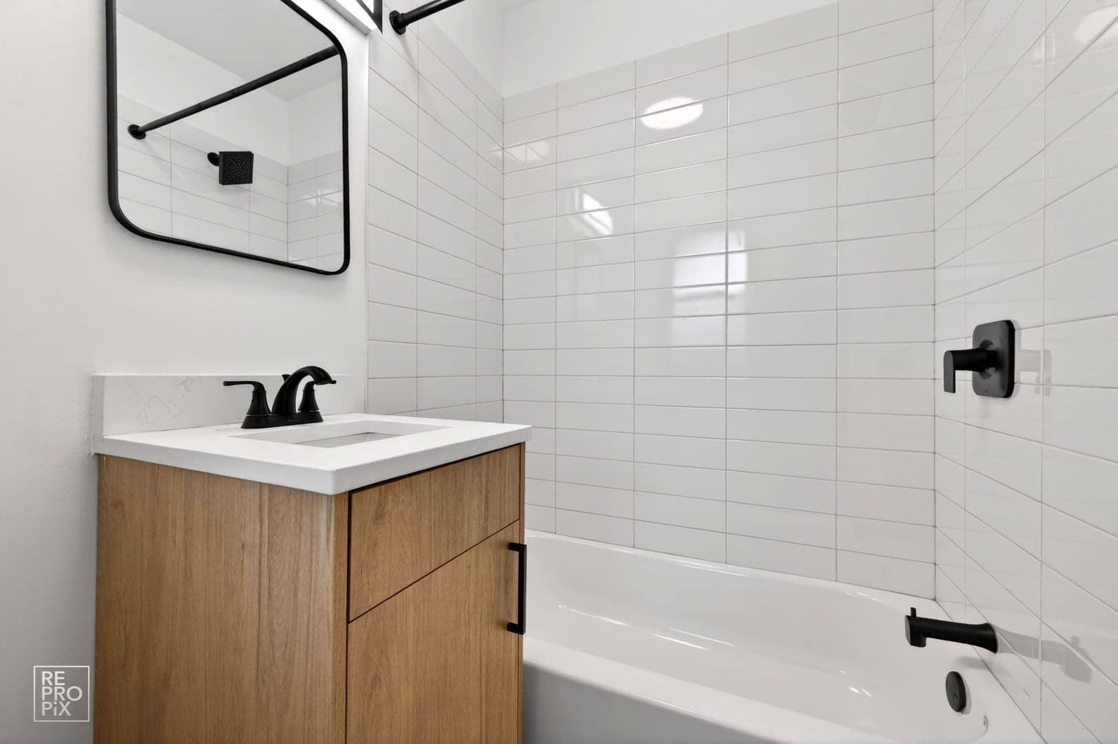 Chicago Apartment: 6310 N Artesian