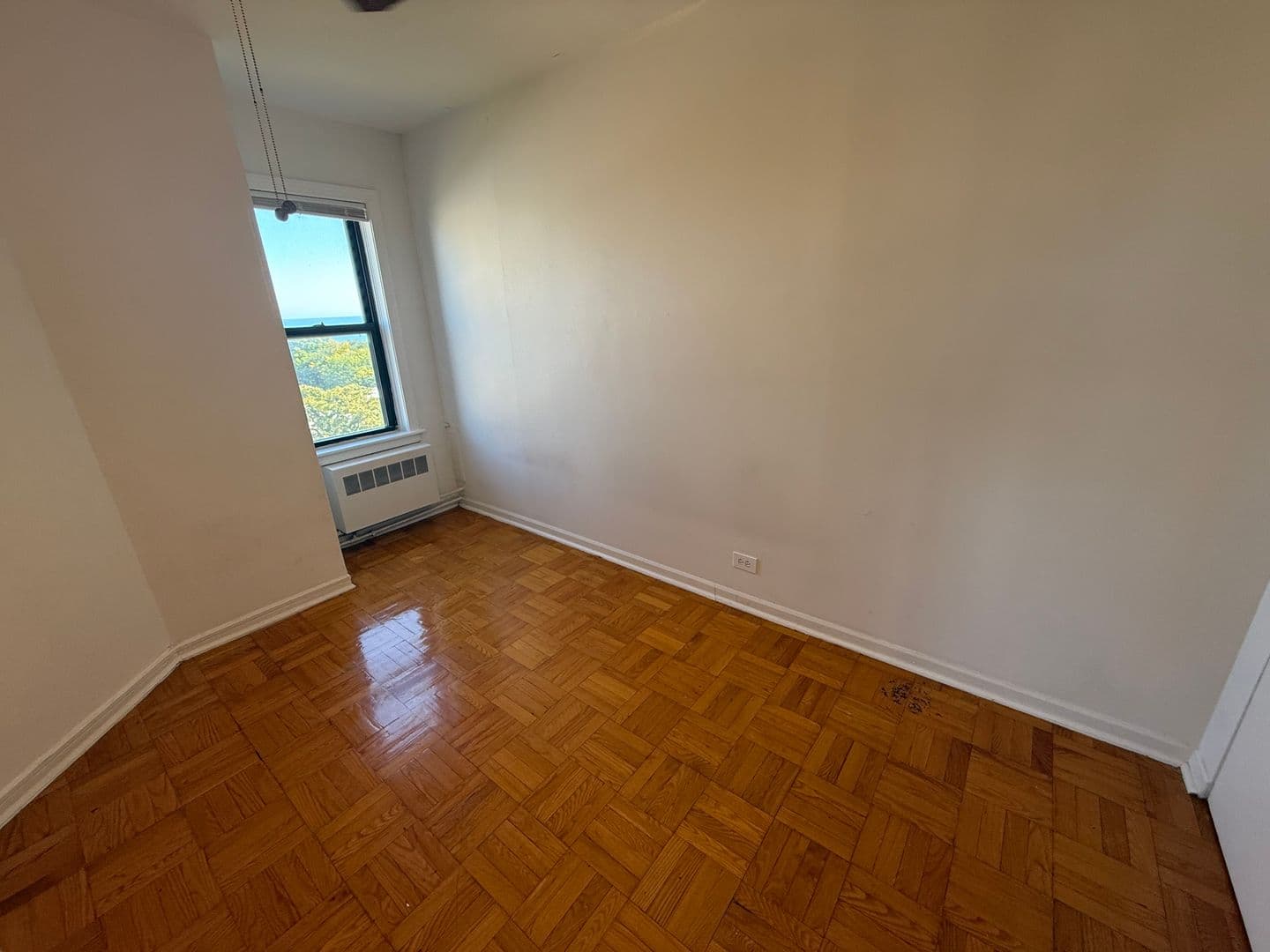 Chicago Apartment: 6230 N Kenmore