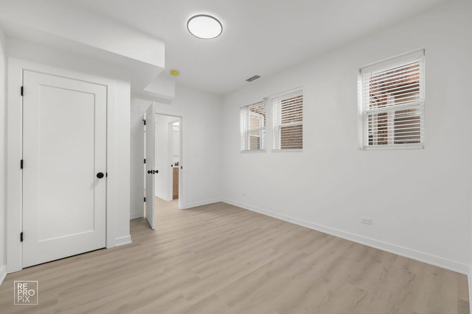 Chicago Apartment: 7717 N Sheridan Road