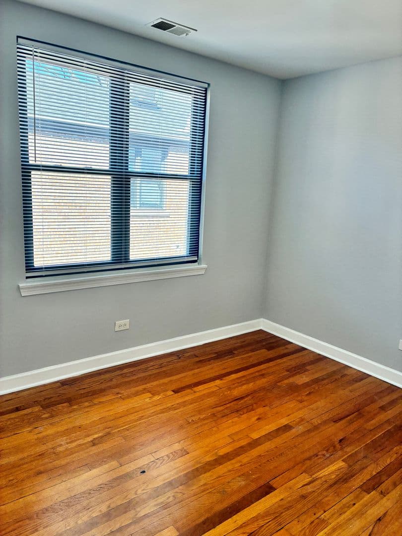 Chicago Apartment: 7314 N. Winchester Ave