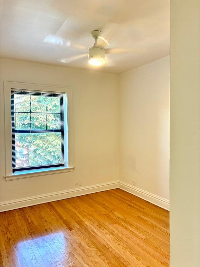 Chicago Apartment: 2115 W Birchwood