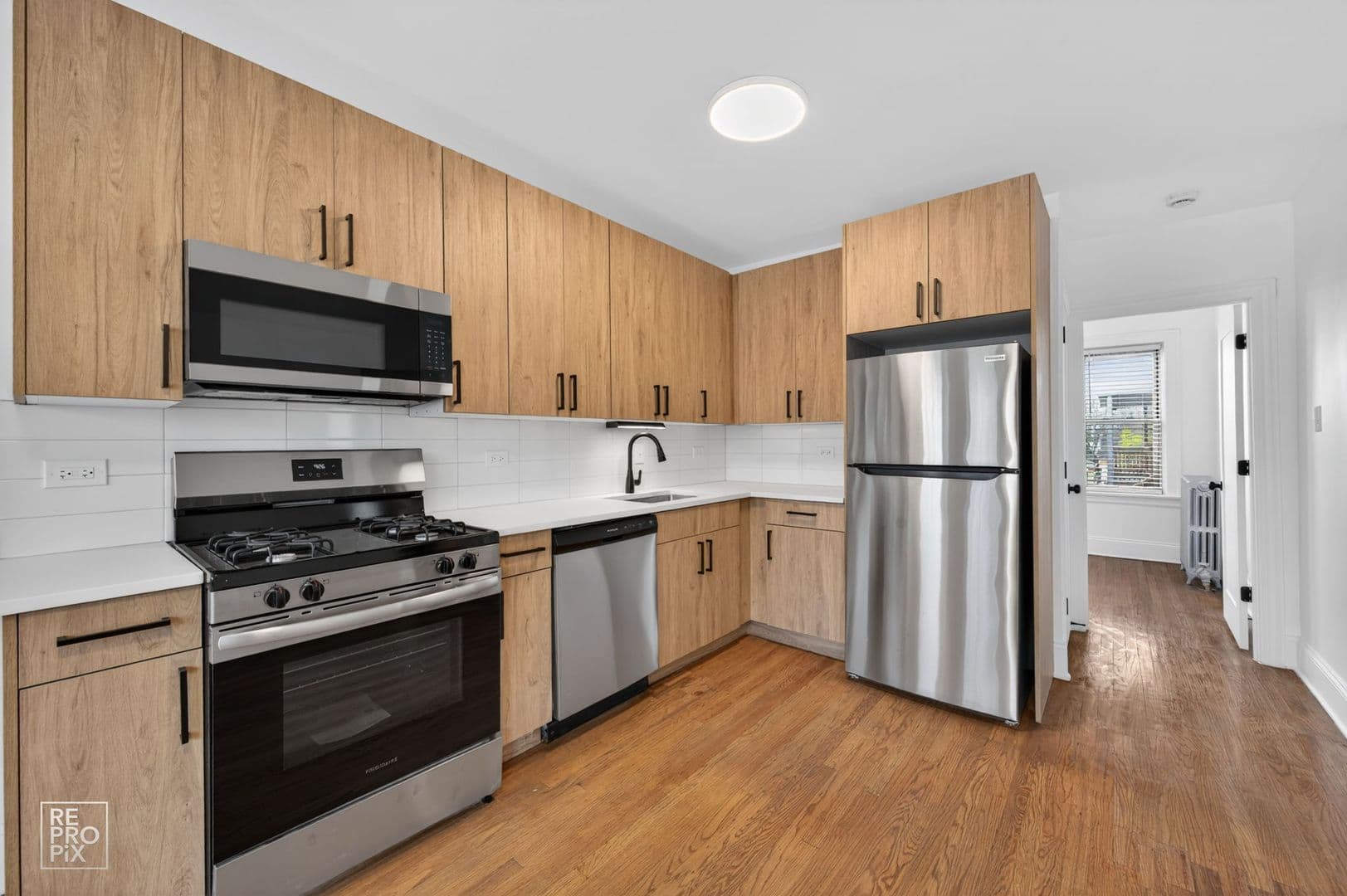 Chicago Apartment: 6310 N Artesian