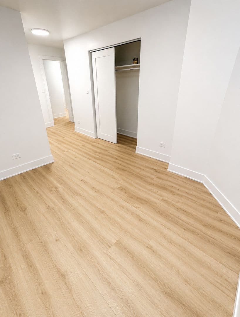 Chicago Apartment: 6310 N Artesian