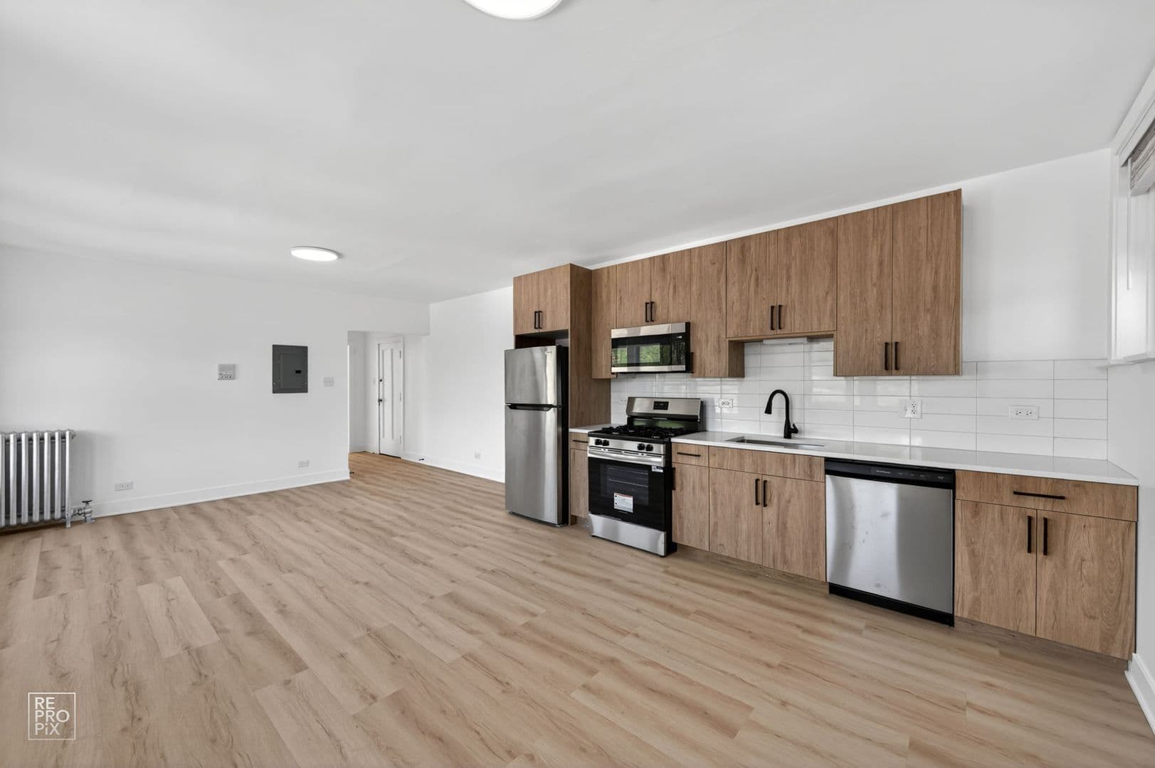 Chicago Apartment: 6310 N Artesian