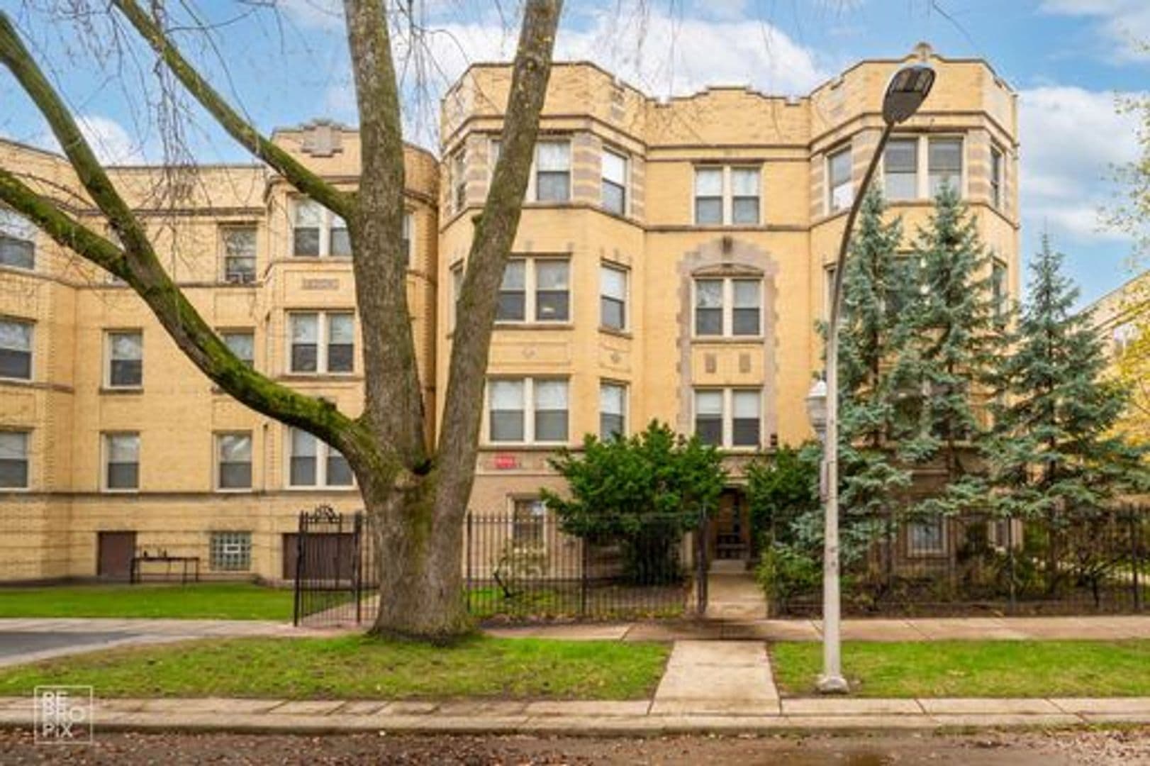 Chicago Apartment: 6310 N Artesian