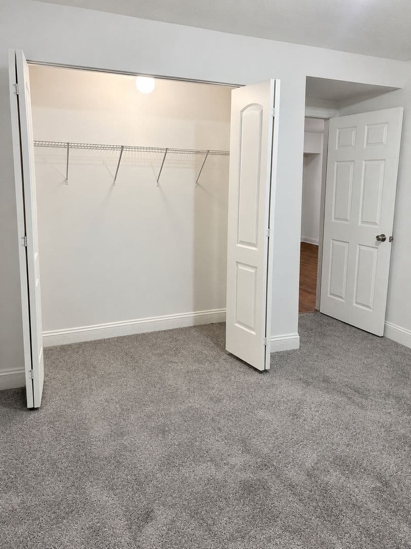 Chicago Apartment: 6442 N Hamilton