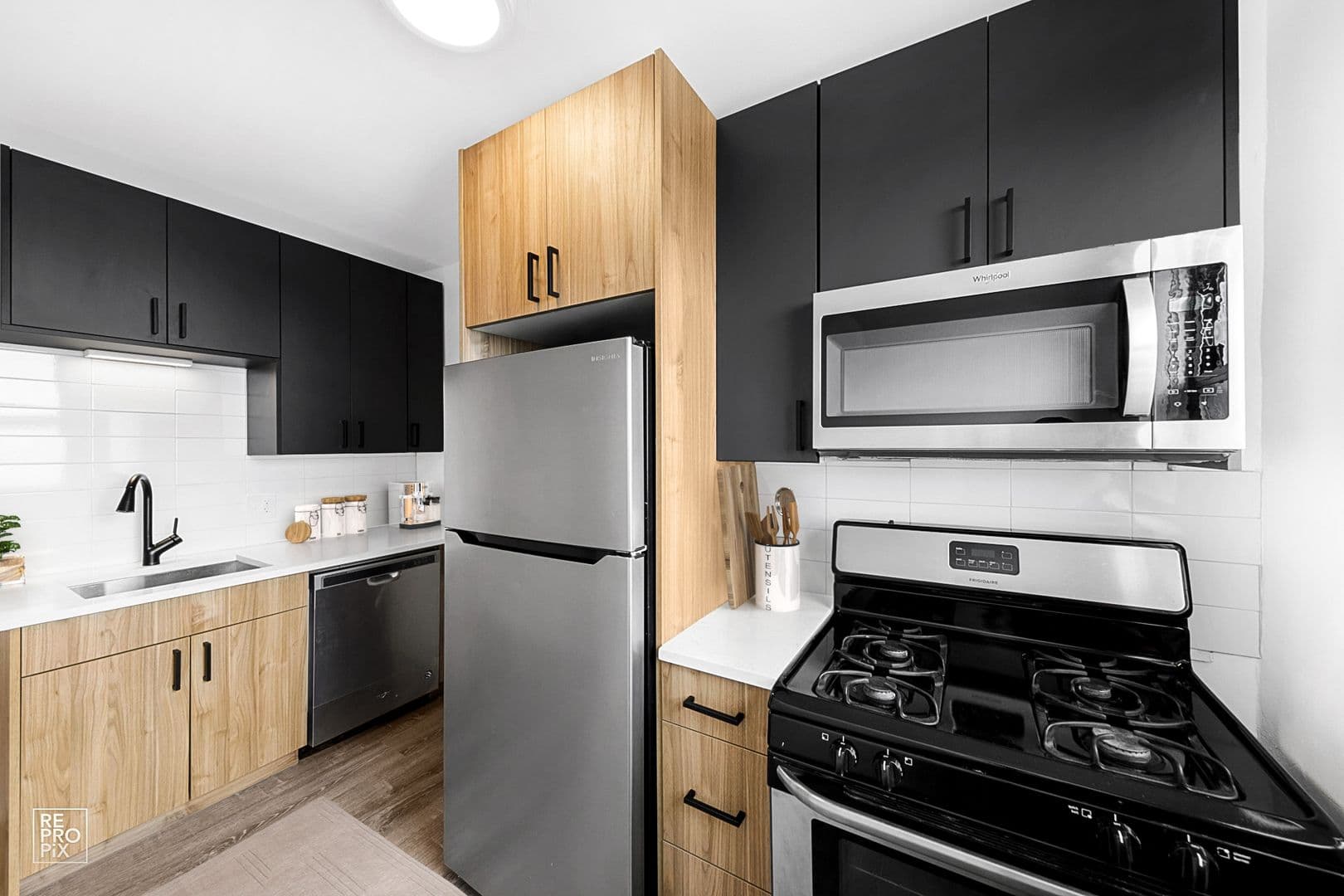 Chicago Apartment: 6230 N Kenmore