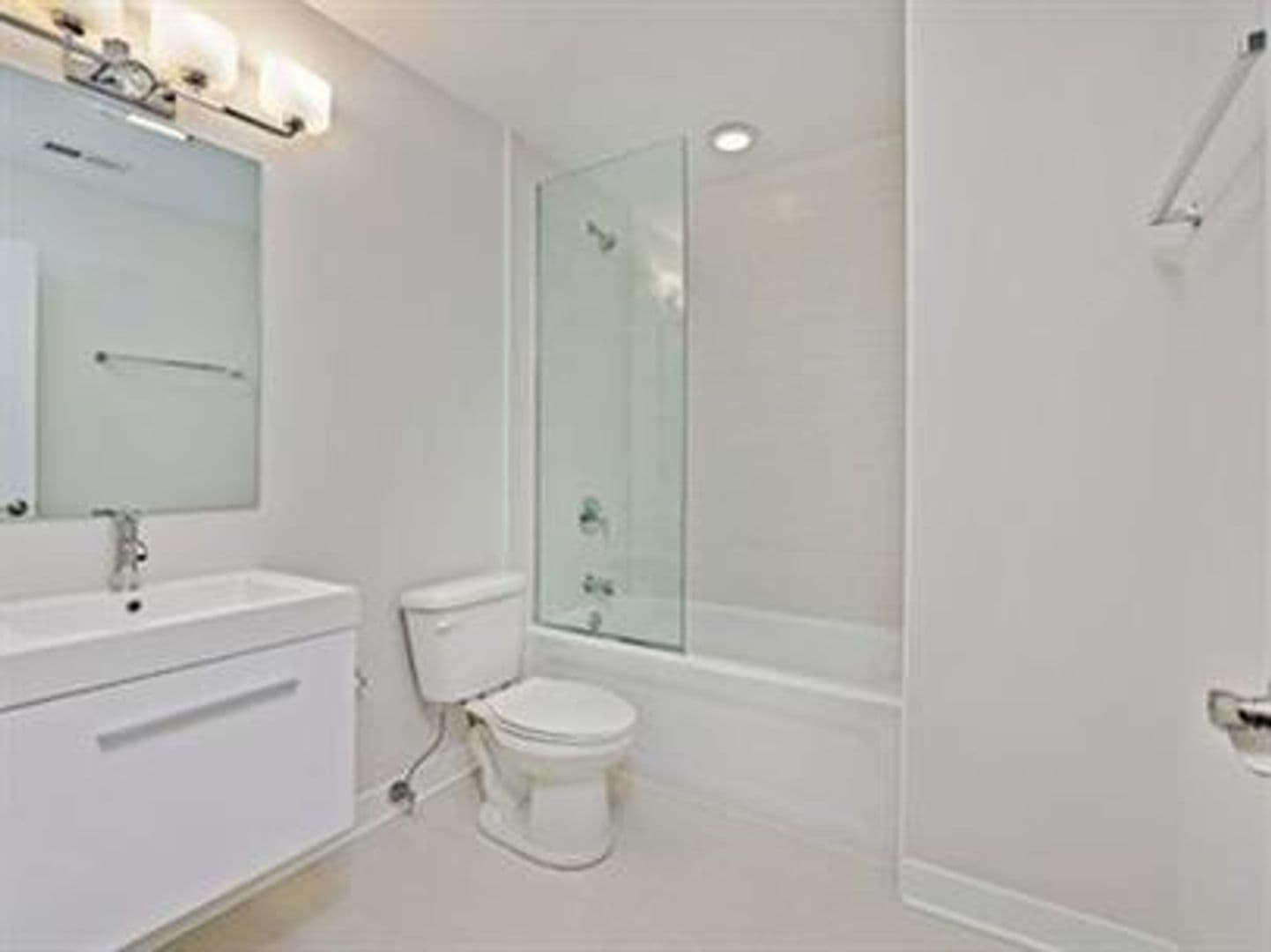 Chicago Apartment: 3408 N. Milwaukee Avenue