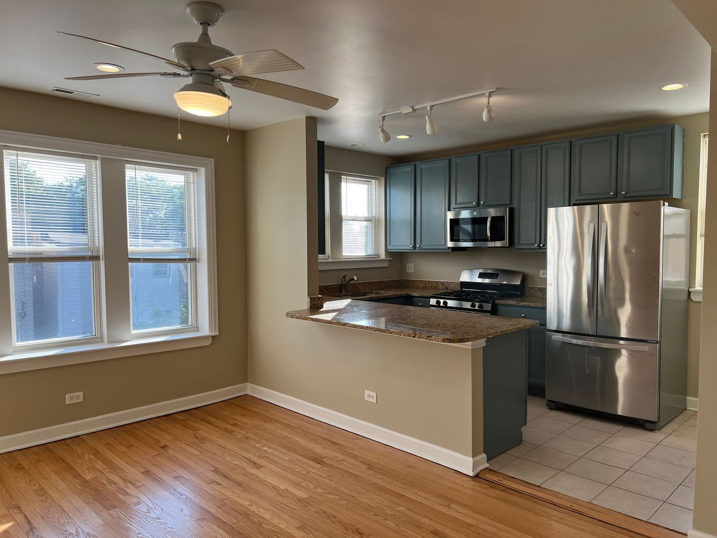 Chicago Apartment: 2641 W Estes Ave