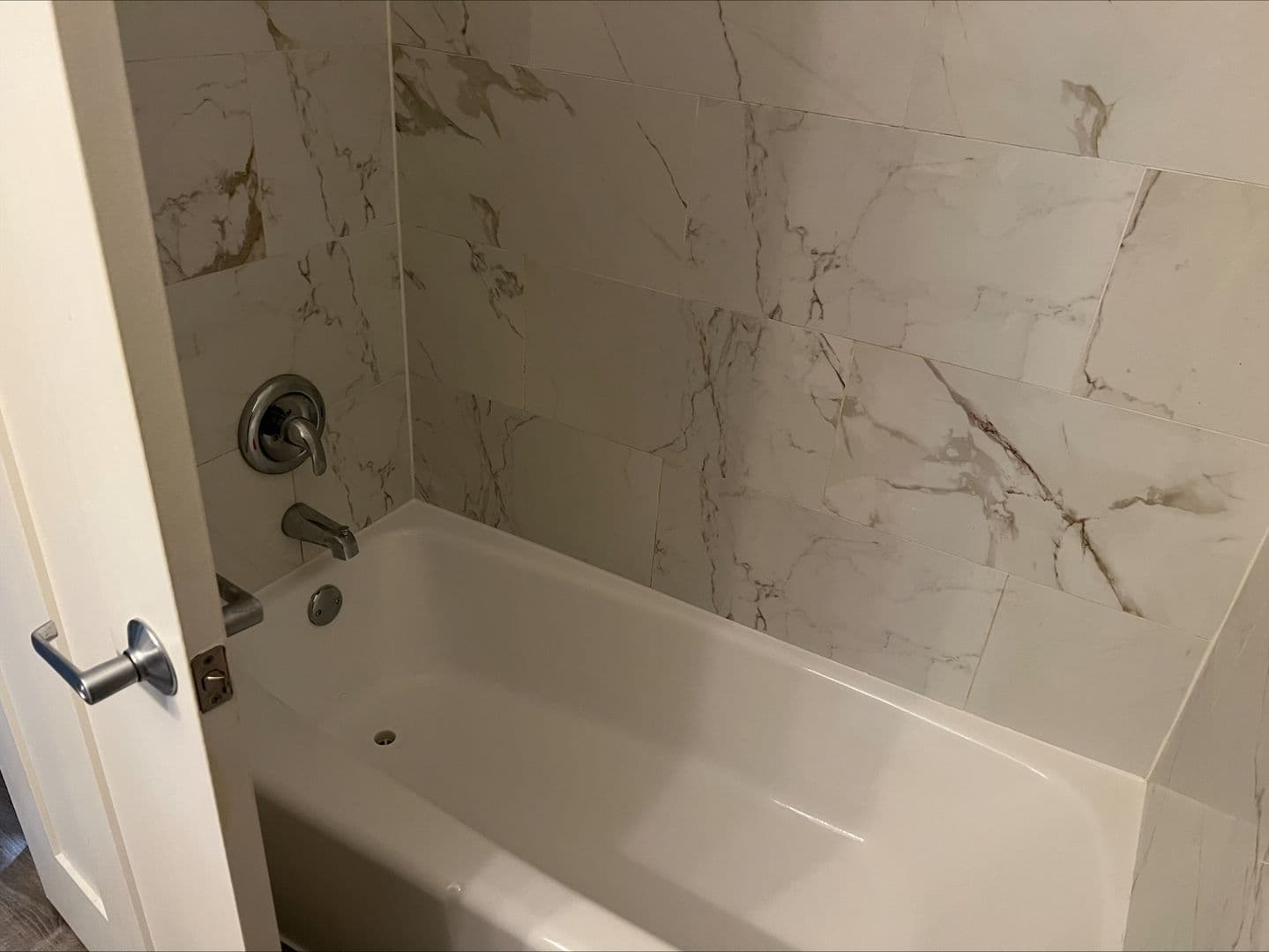 Chicago Apartment: 5800 N Sheridan Rd