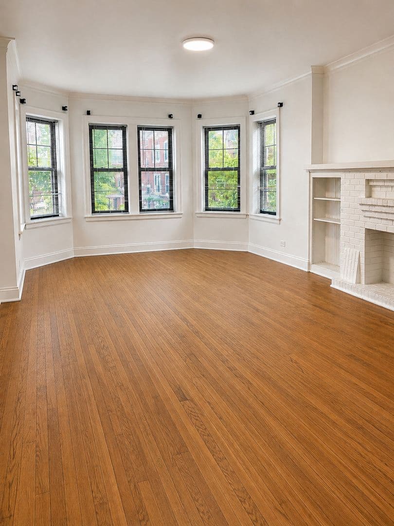 Chicago Apartment: 2115 W Birchwood