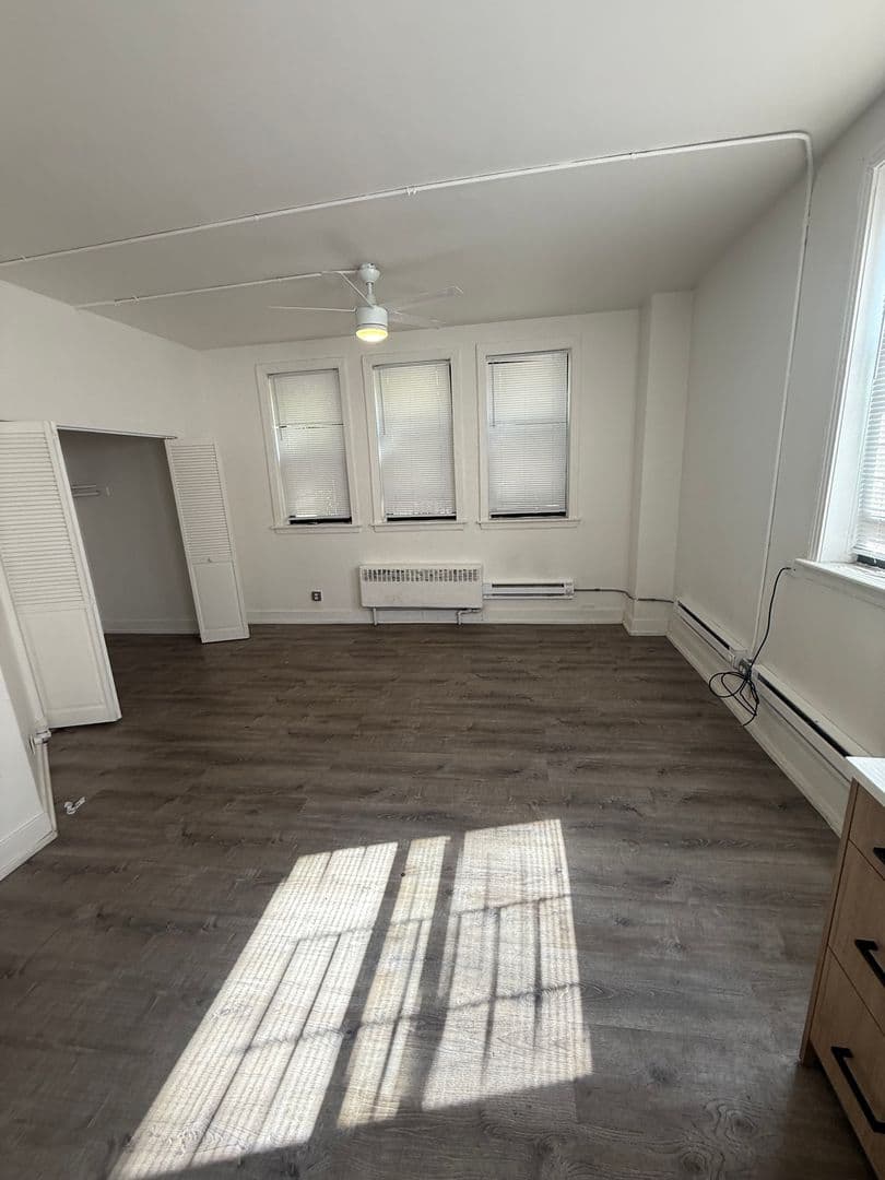 Chicago Apartment: 6230 N Kenmore