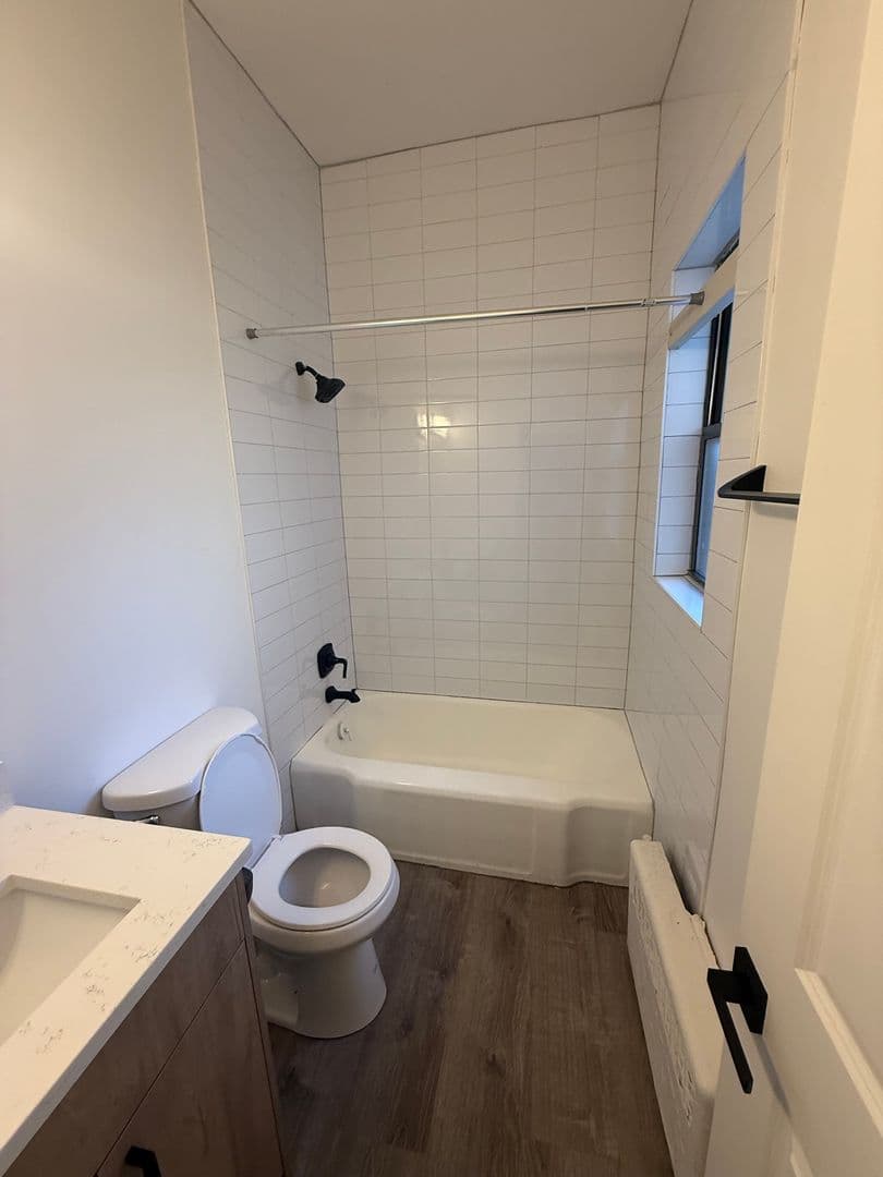 Chicago Apartment: 6230 N Kenmore