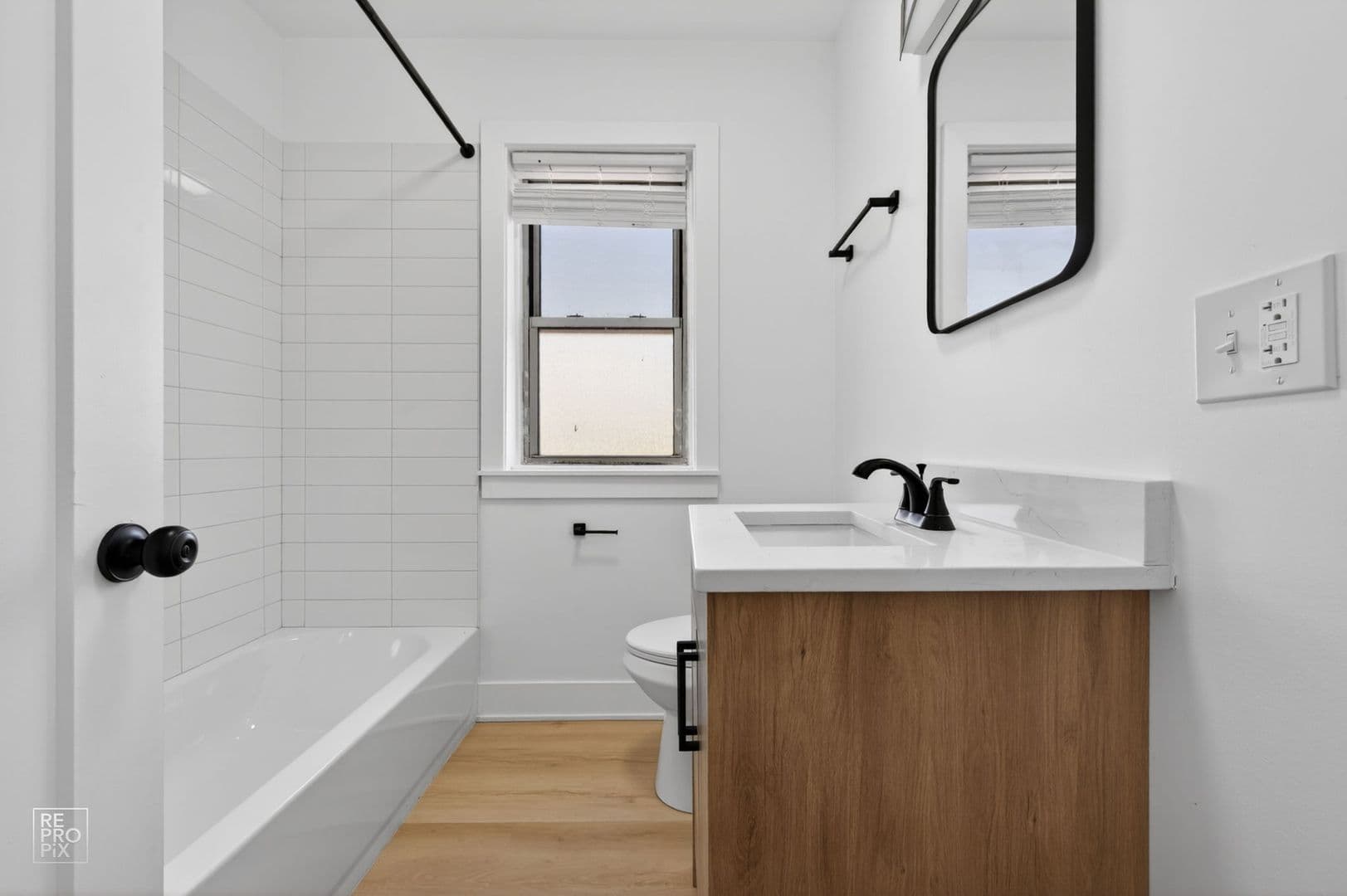Chicago Apartment: 6310 N Artesian