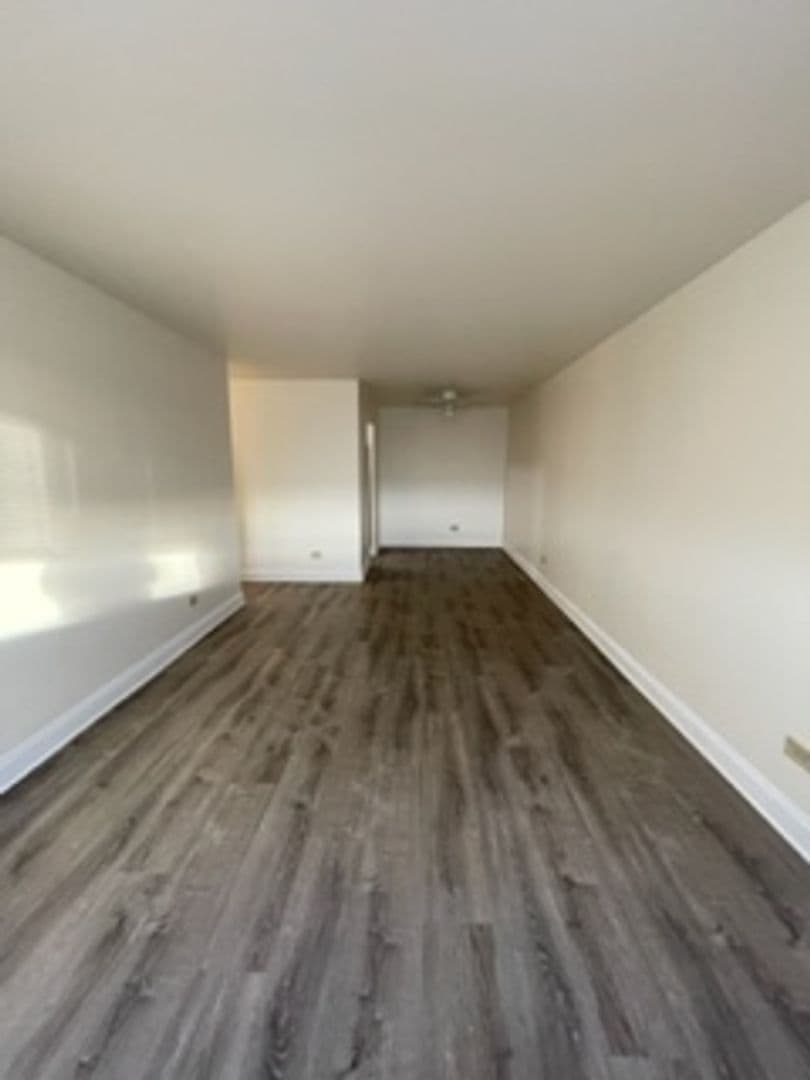 Chicago Apartment: 6633 N Sheridan Road