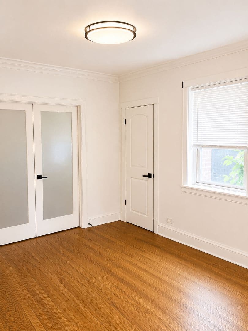 Chicago Apartment: 2115 W Birchwood