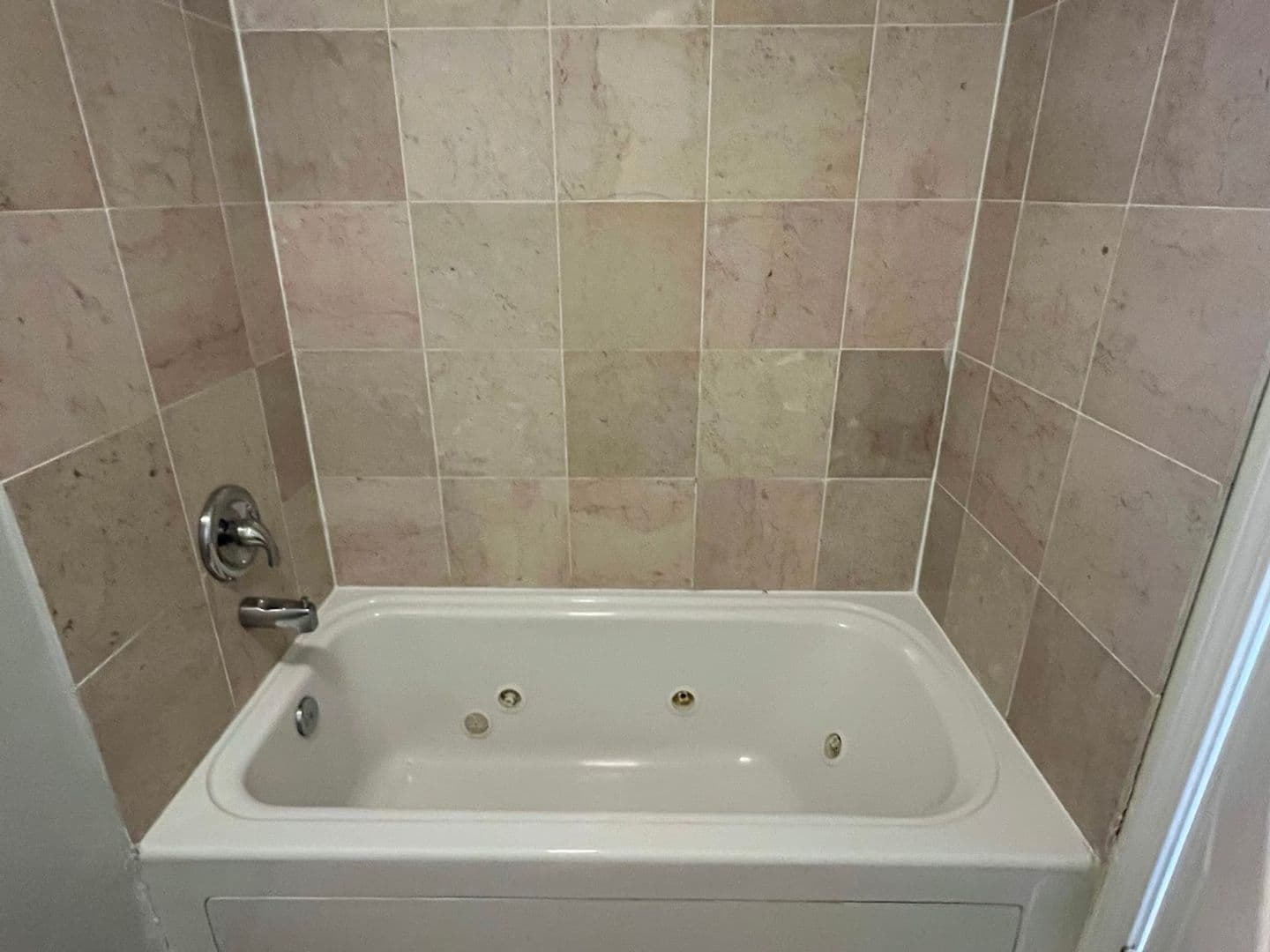 Chicago Apartment: 2120 W Arthur