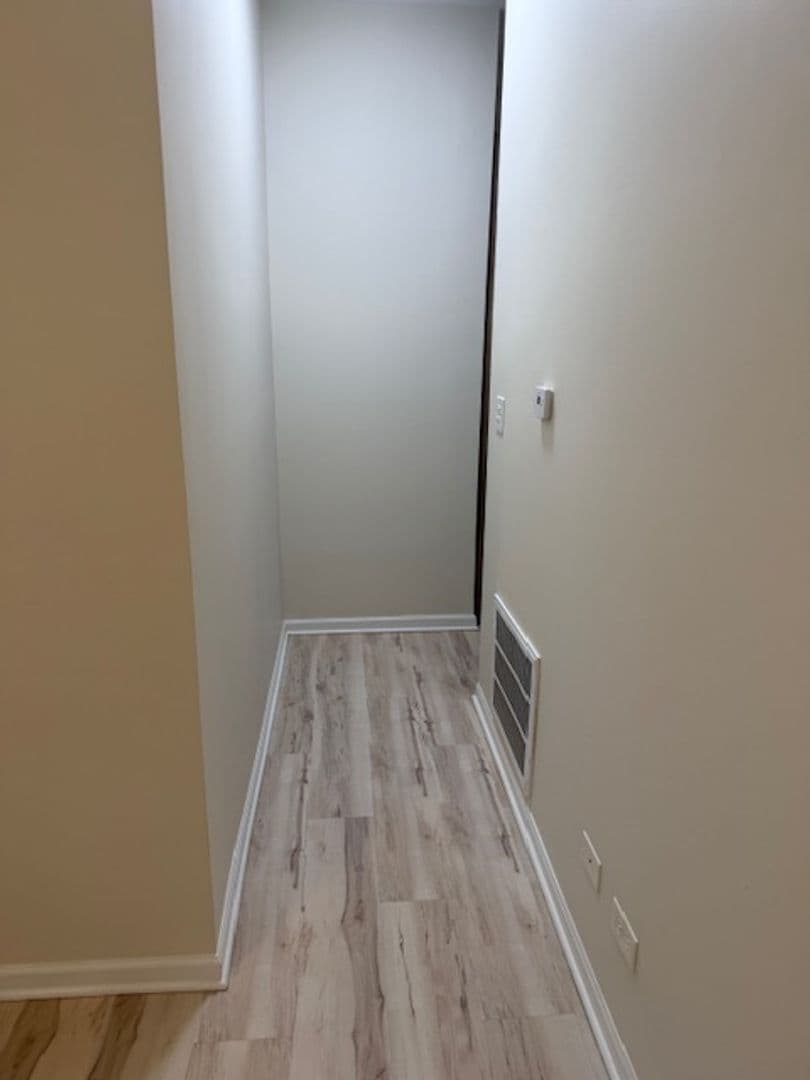 Chicago Apartment: 1305 W Morse Ave