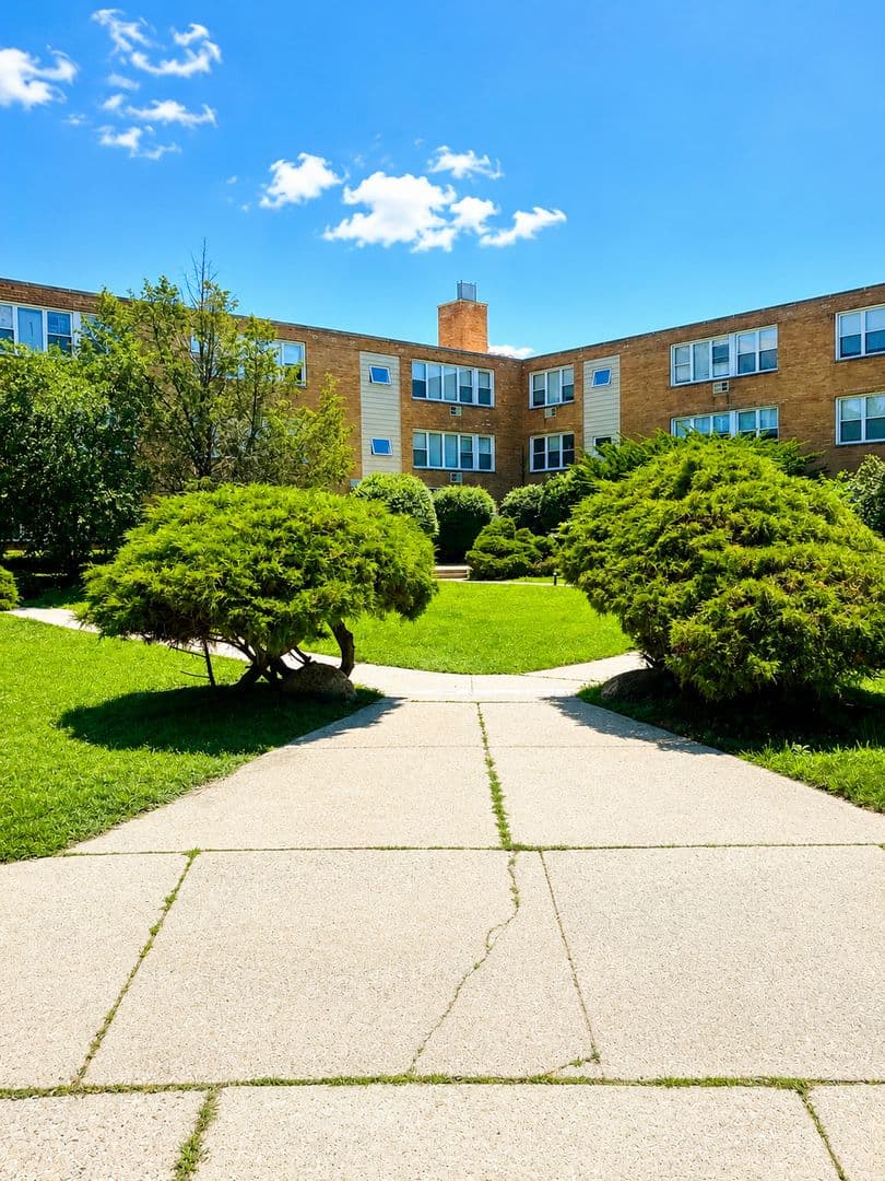 Chicago Apartment: 2515 W Jerome St.