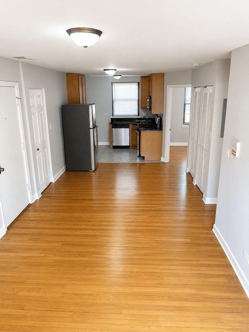 Chicago Apartment: 7314 N. Winchester Ave