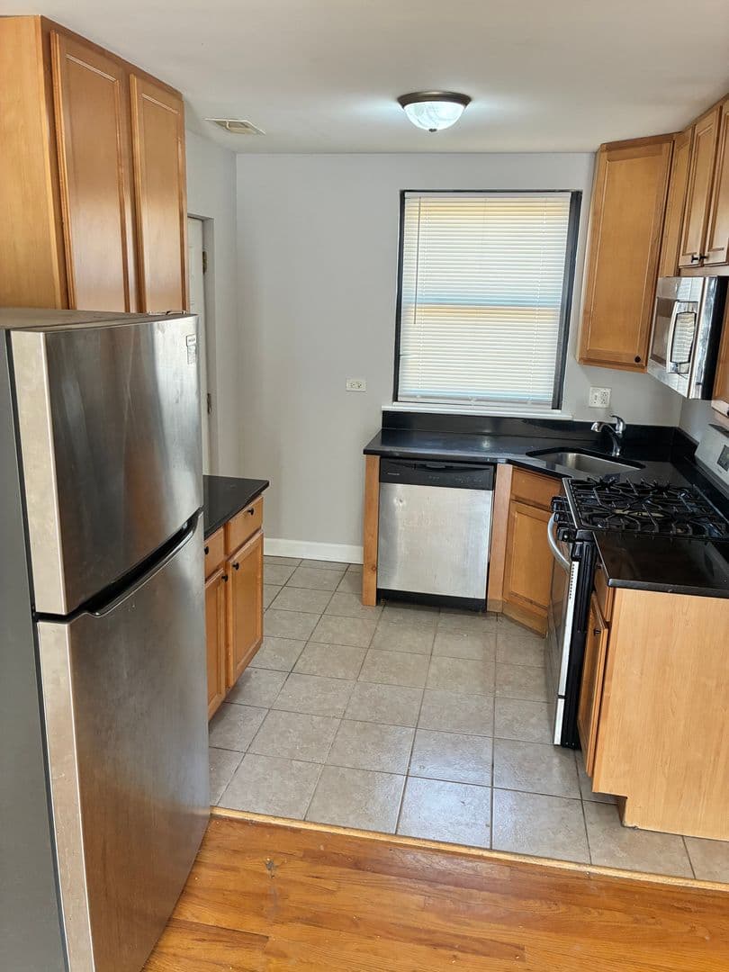 Chicago Apartment: 7314 N. Winchester Ave