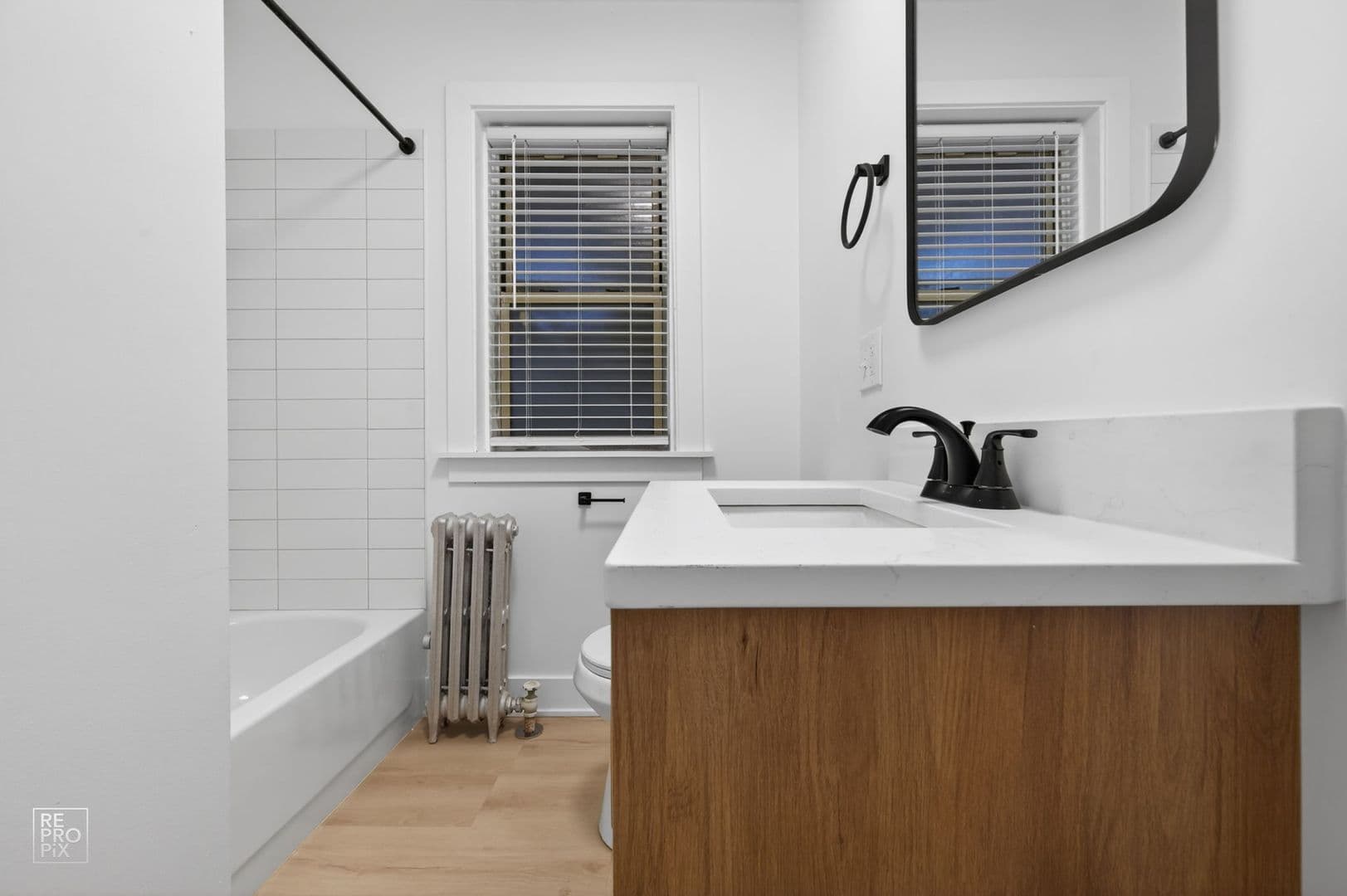 Chicago Apartment: 6310 N Artesian