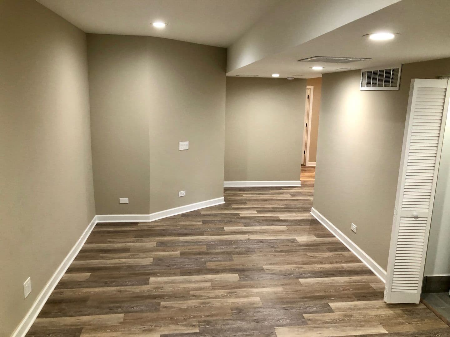Chicago Apartment: 2641 W Estes Ave