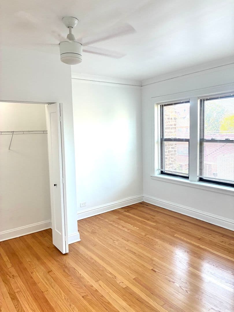 Chicago Apartment: 2115 W Birchwood