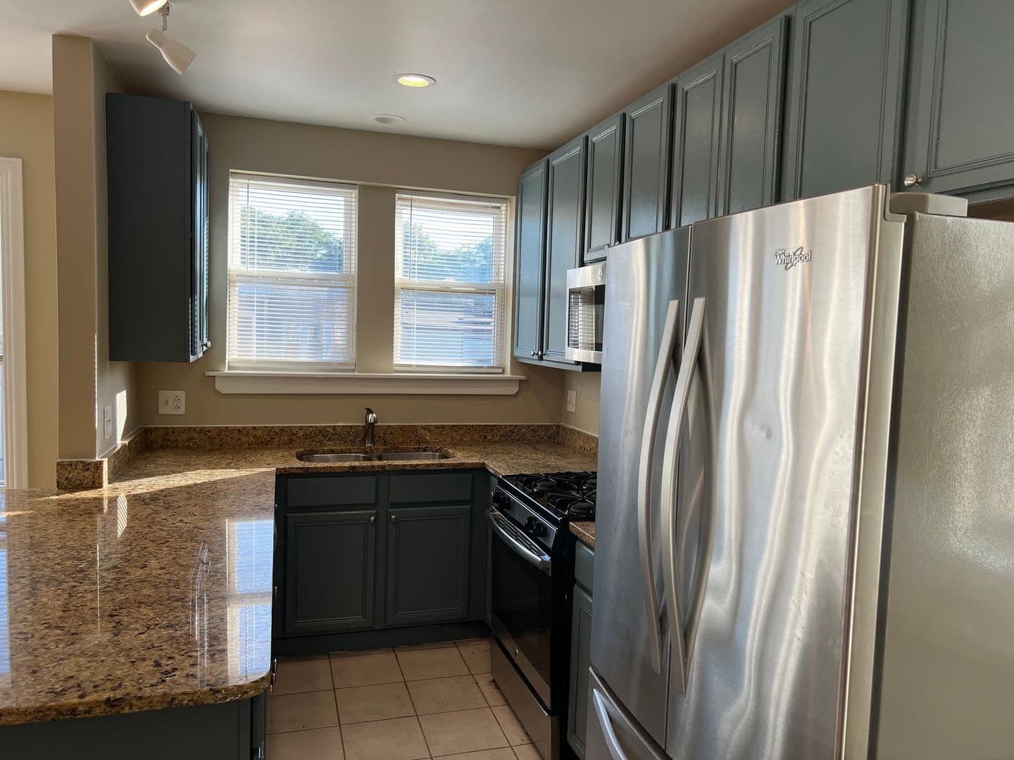 Chicago Apartment: 2641 W Estes Ave
