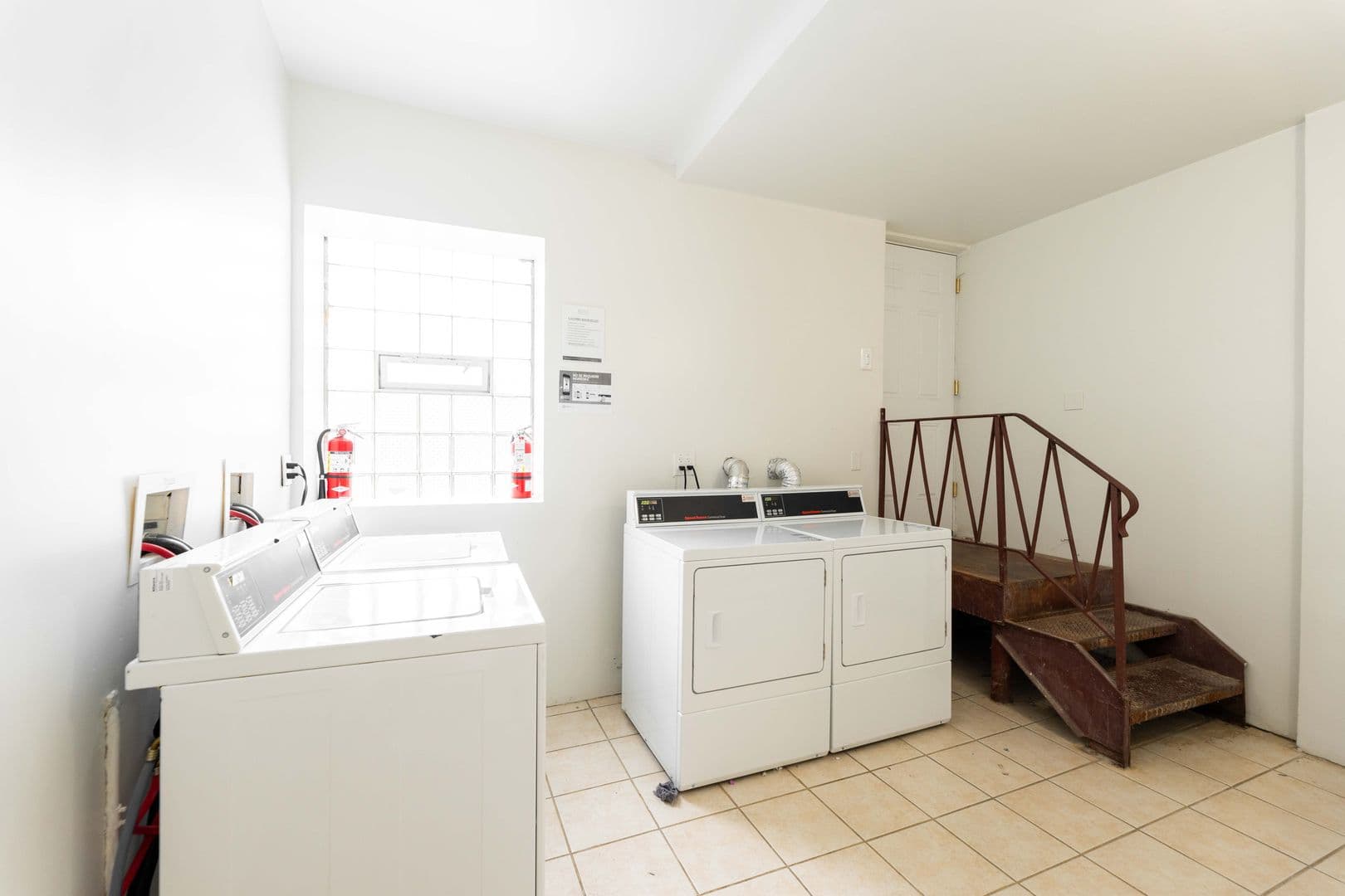 Chicago Apartment: 2321 N Oak Park Ave