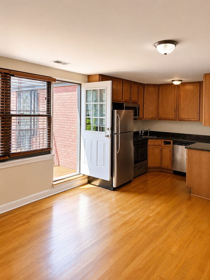 Chicago Apartment: 7314 N. Winchester Ave