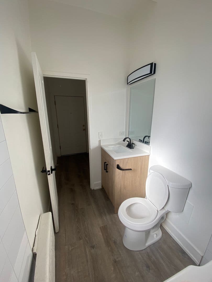 Chicago Apartment: 6230 N Kenmore