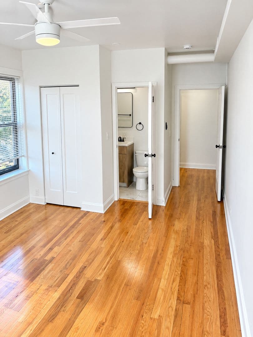 Chicago Apartment: 2115 W Birchwood