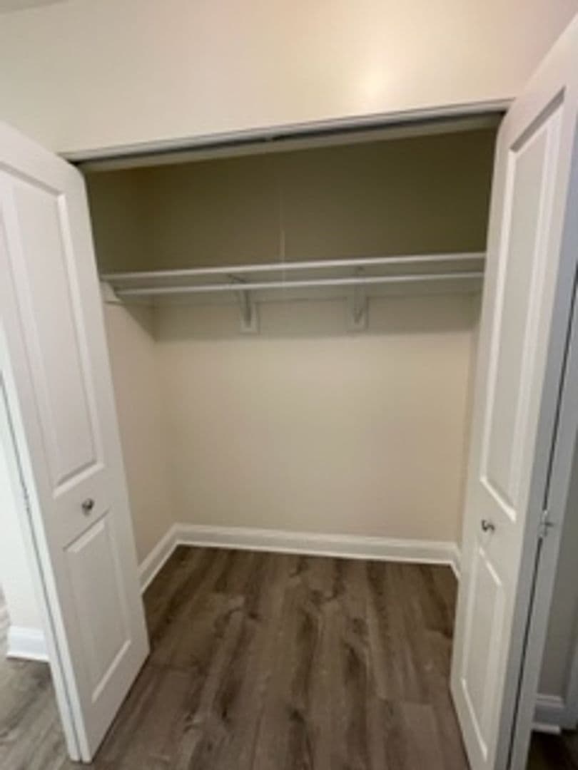 Chicago Apartment: 6633 N Sheridan Road