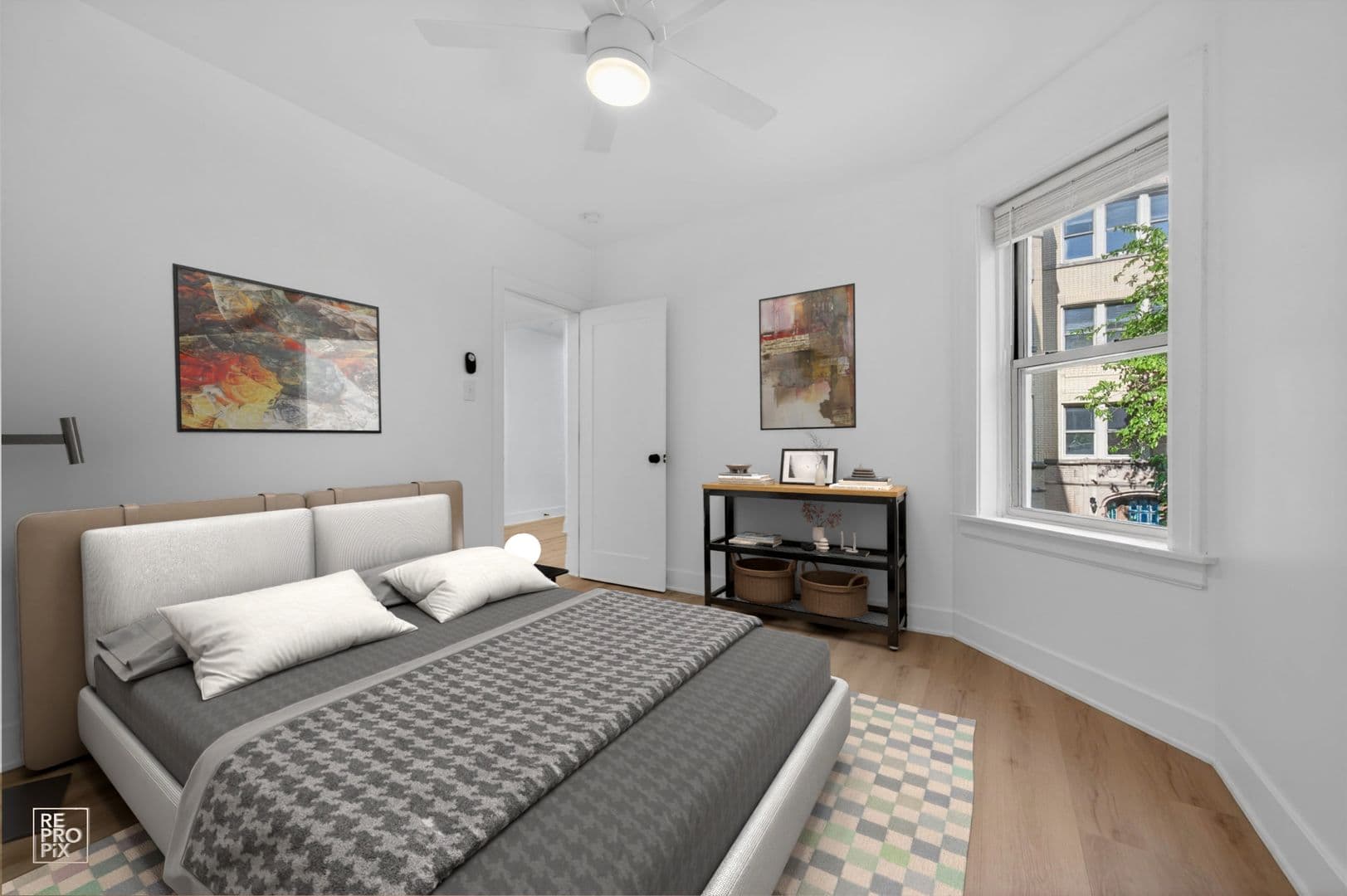 Chicago Apartment: 6310 N Artesian