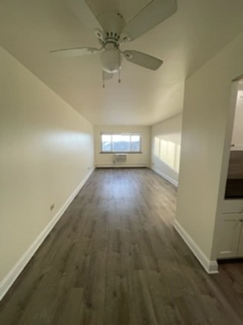 Chicago Apartment: 6633 N Sheridan Road