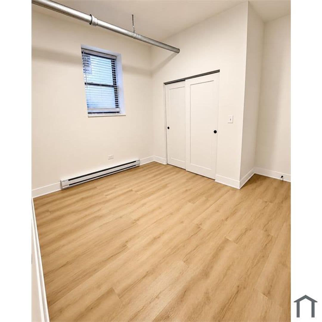Chicago Apartment: 6310 N Artesian