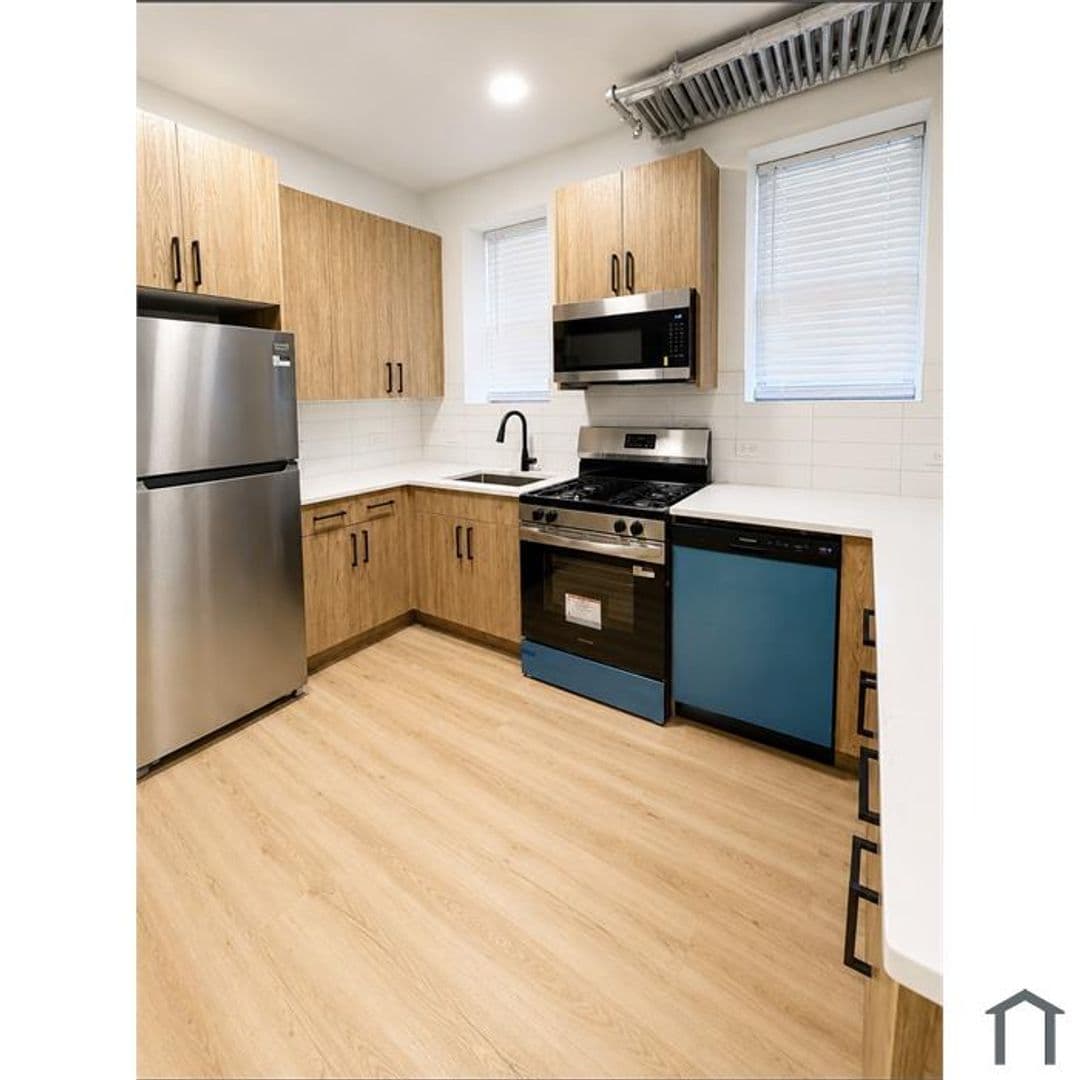 Chicago Apartment: 6310 N Artesian