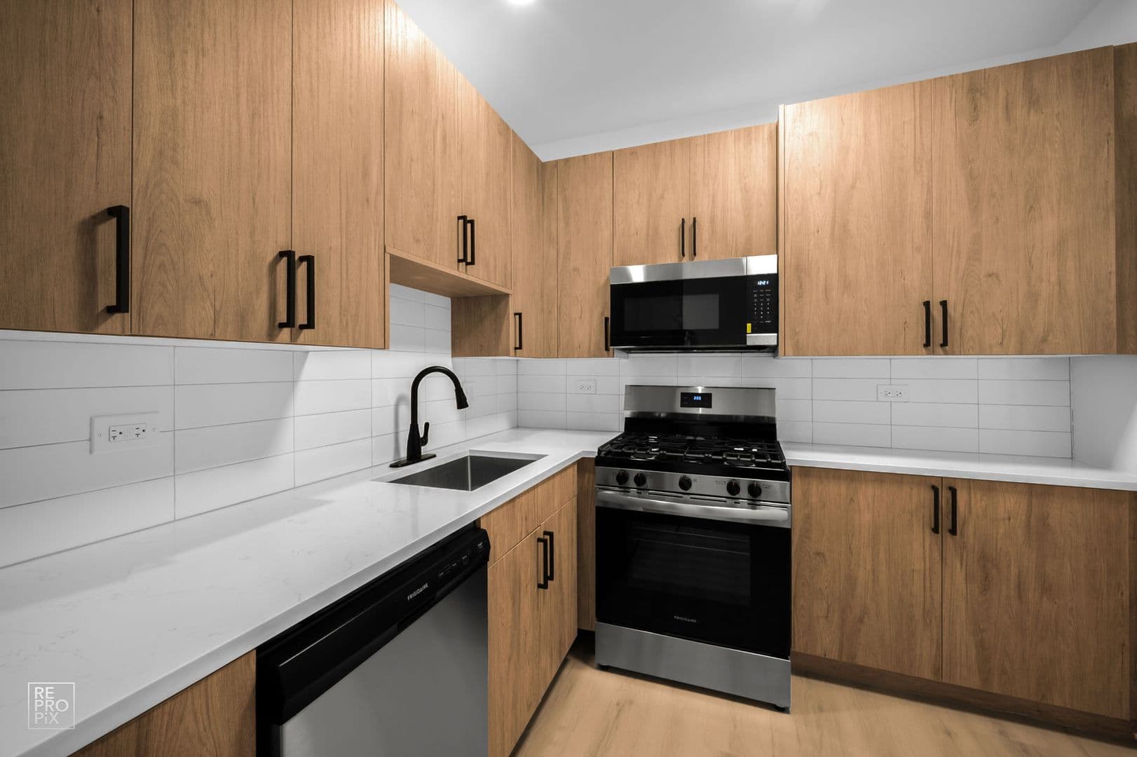 Chicago Apartment: 1436 W Thorndale Ave
