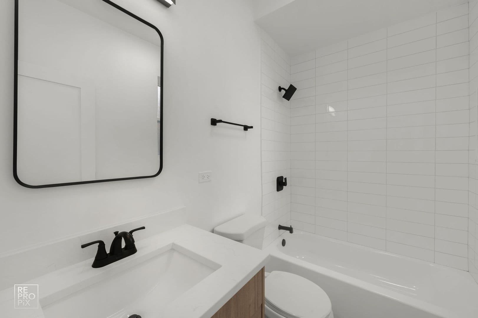 Chicago Apartment: 7717 N Sheridan Road
