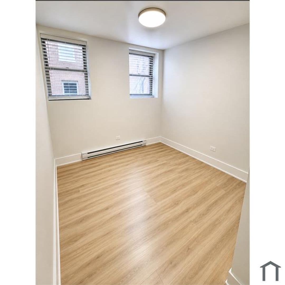 Chicago Apartment: 6310 N Artesian