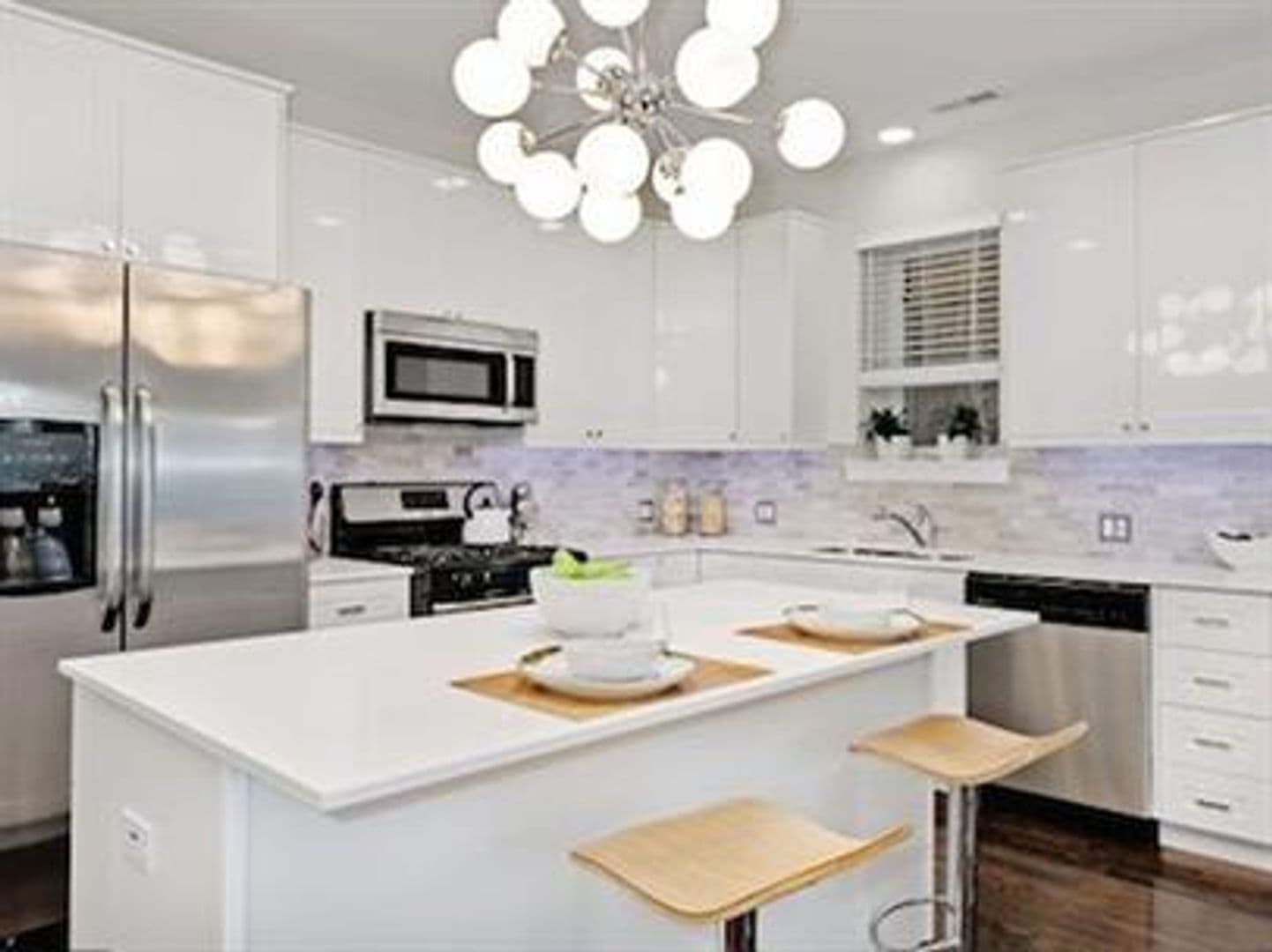 Chicago Apartment: 3408 N. Milwaukee Avenue