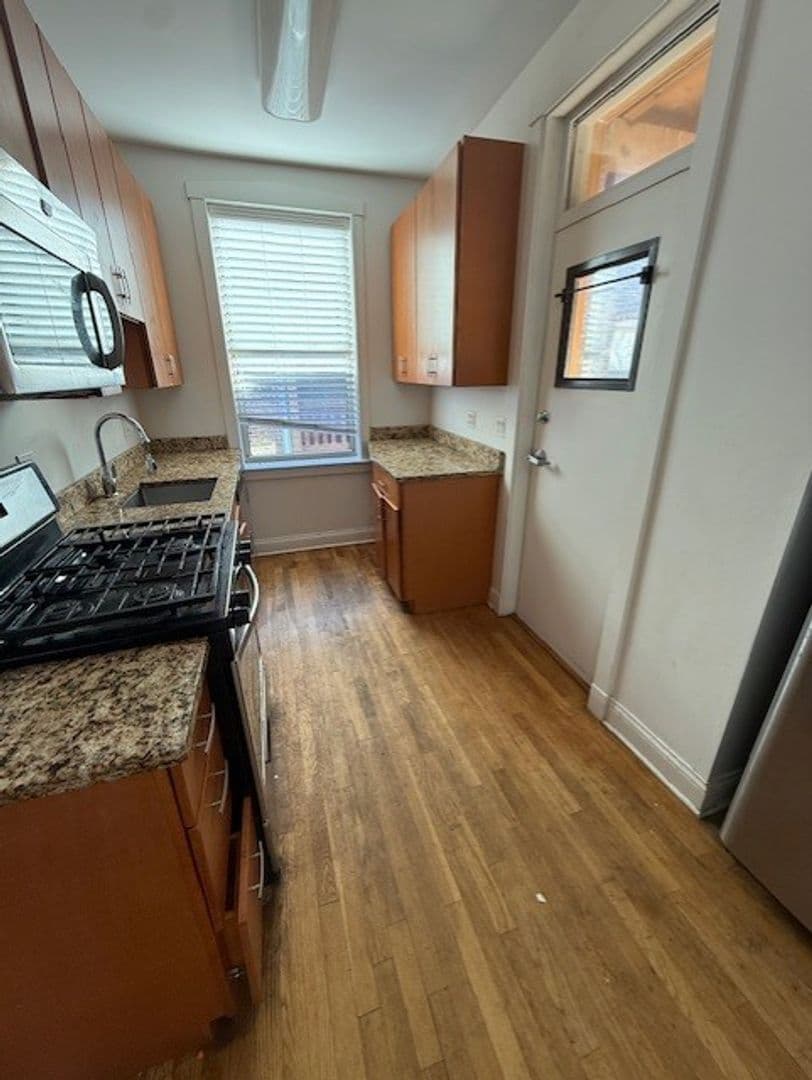 Chicago Apartment: 2139 W. Lunt Ave