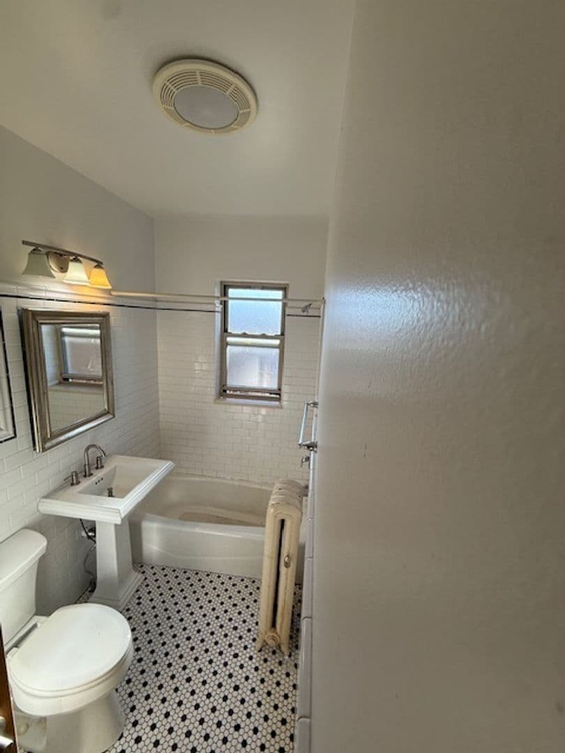 Chicago Apartment: 2139 W. Lunt Ave