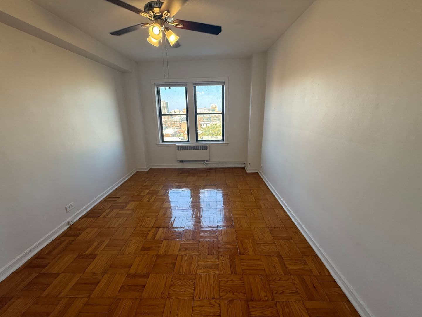Chicago Apartment: 6230 N Kenmore