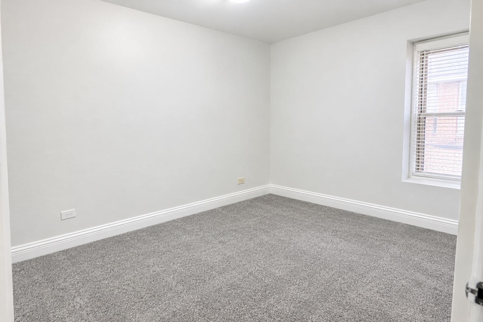Chicago Apartment: 6442 N Hamilton