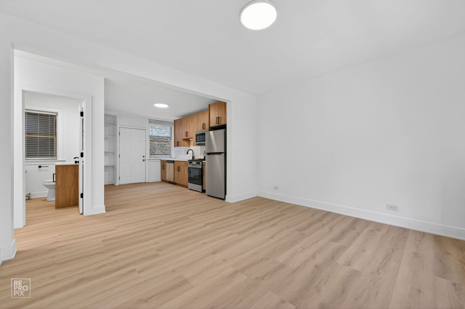Chicago Apartment: 6310 N Artesian
