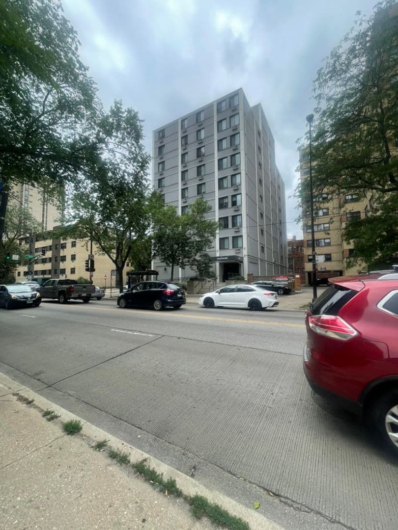 Chicago Apartment: 5800 N Sheridan Rd