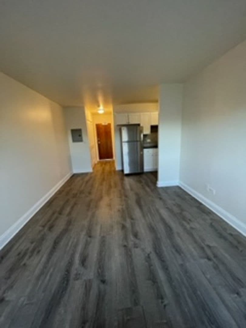 Chicago Apartment: 6633 N Sheridan Road